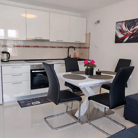 Apartamento Mihovilovic - 50 M From