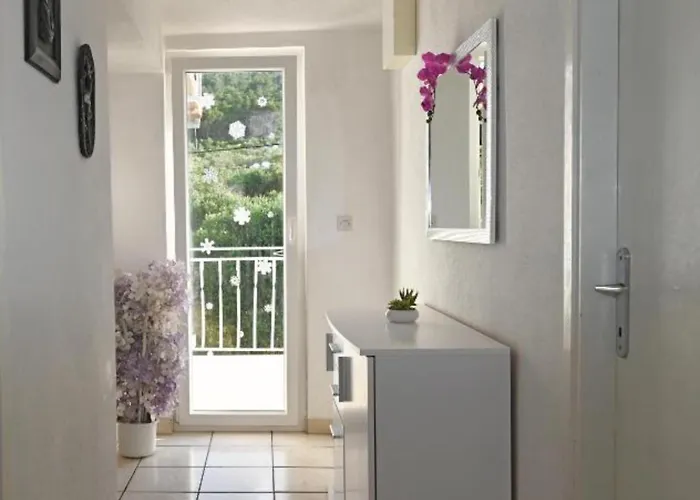 Apartamento Mihovilovic - 50 M From