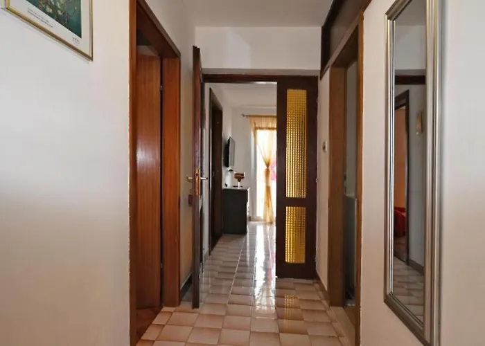 Apartamento Mihovilovic - 50 M From *
