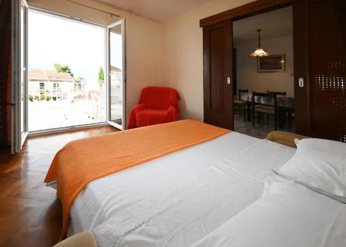 Apartamento Mihovilovic - 50 M From