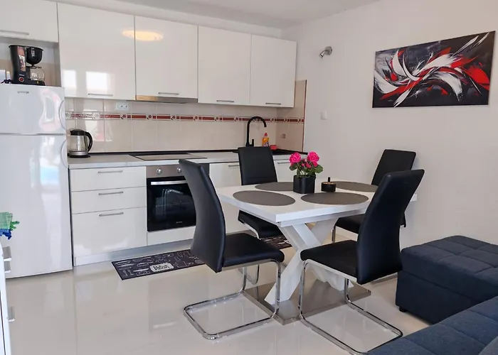 Apartamento Mihovilovic - 50 M From