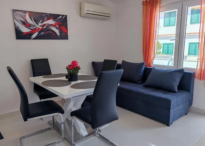 Mihovilovic - 50 M From Apartamento Slatine