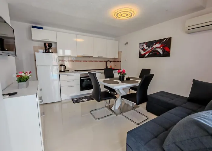 Mihovilovic - 50 M From Apartamento *